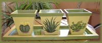 Cache pots en bois peints à la main couleur kaki vert,sable et vernis décor plante: cactus